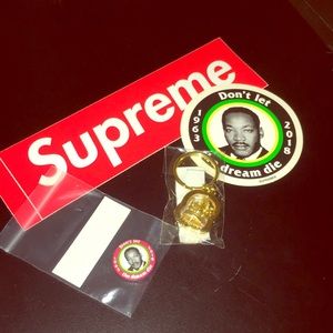 Supreme accessories keychain